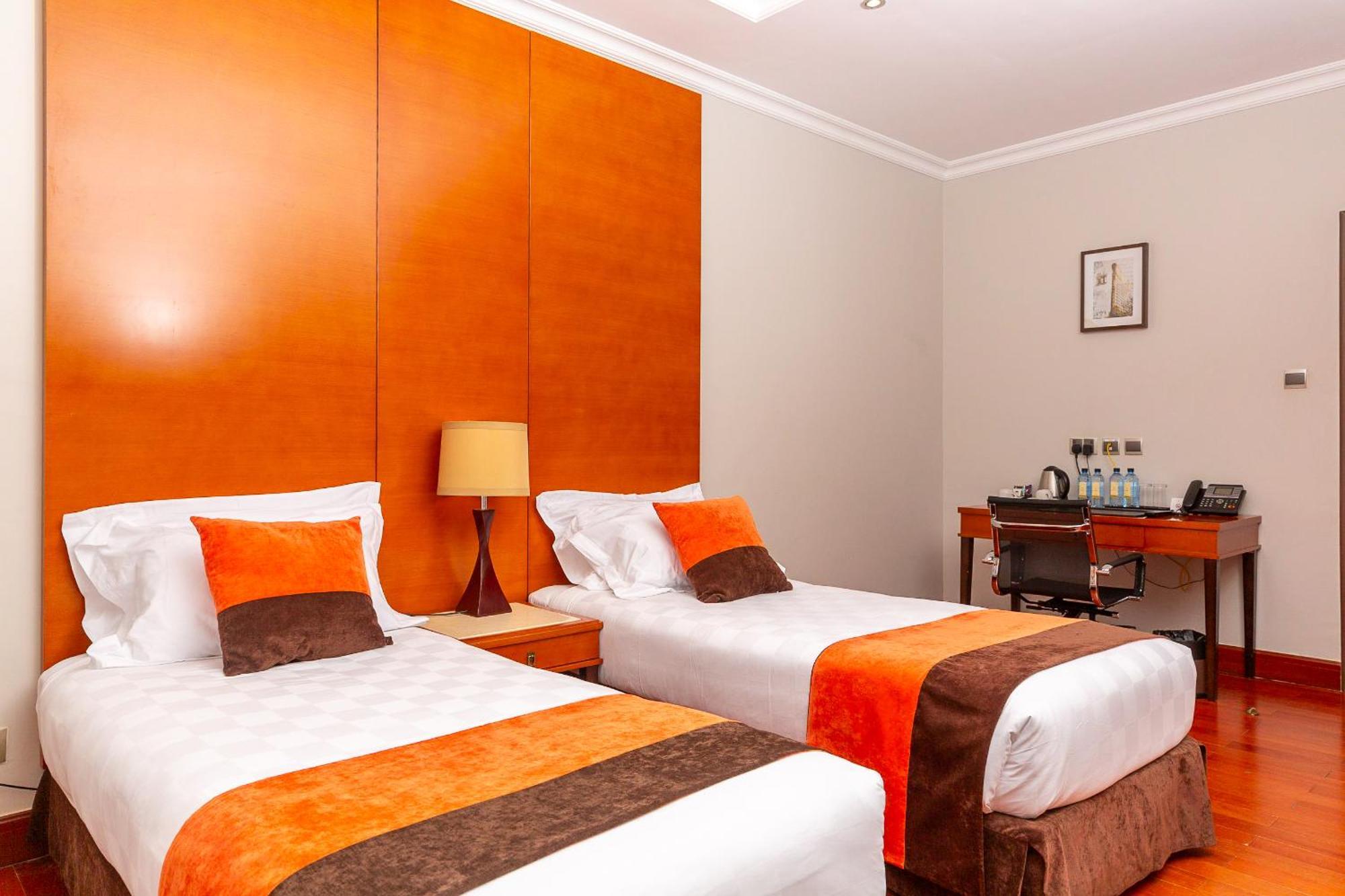 Alba Hotel Meru Exterior photo