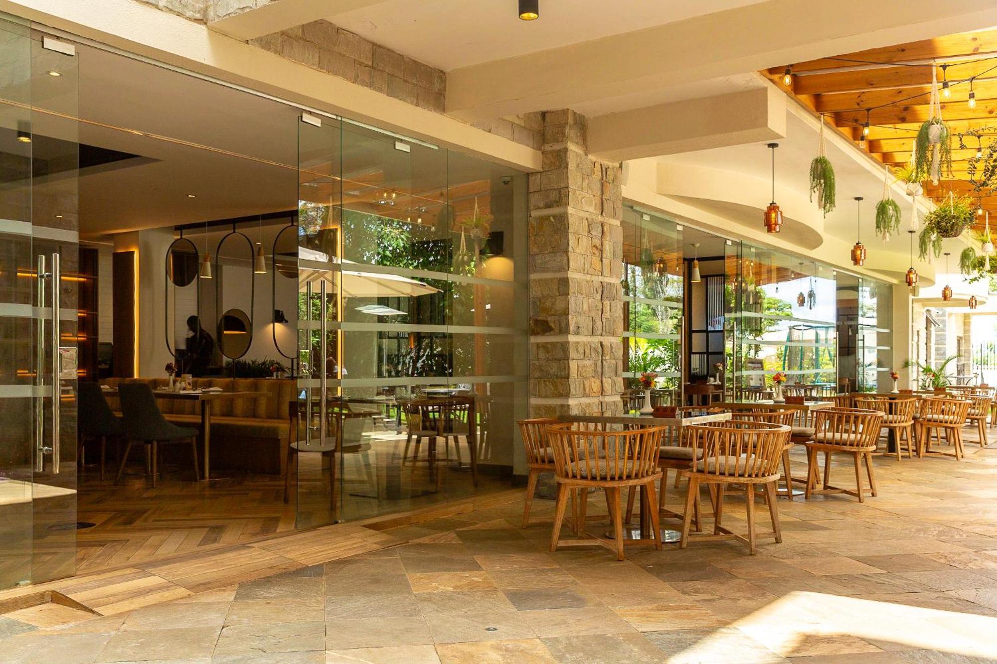 Alba Hotel Meru Exterior photo