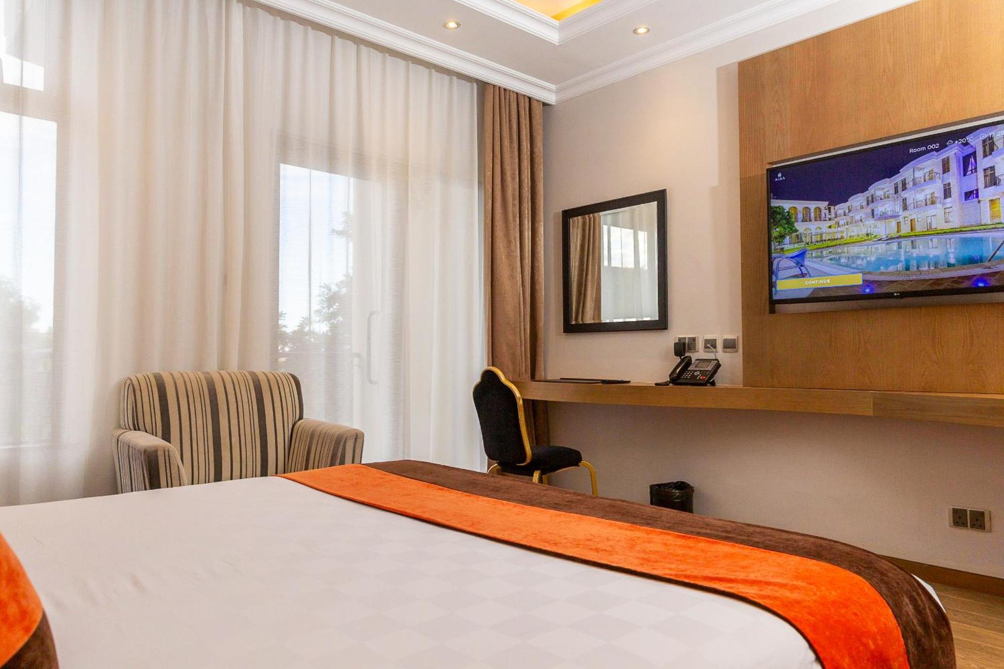 Alba Hotel Meru Exterior photo