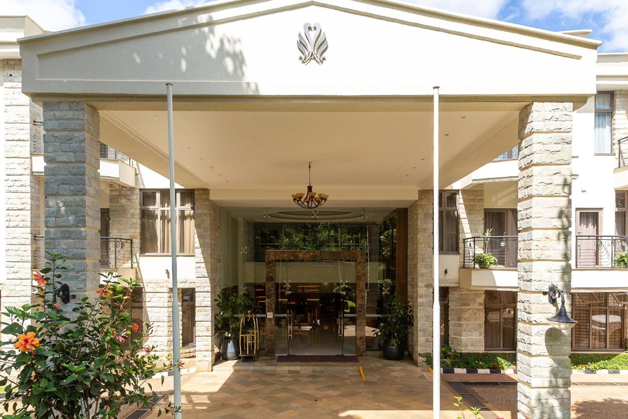 Alba Hotel Meru Exterior photo