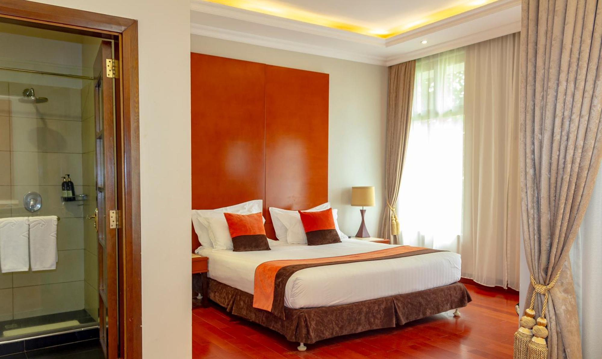 Alba Hotel Meru Exterior photo