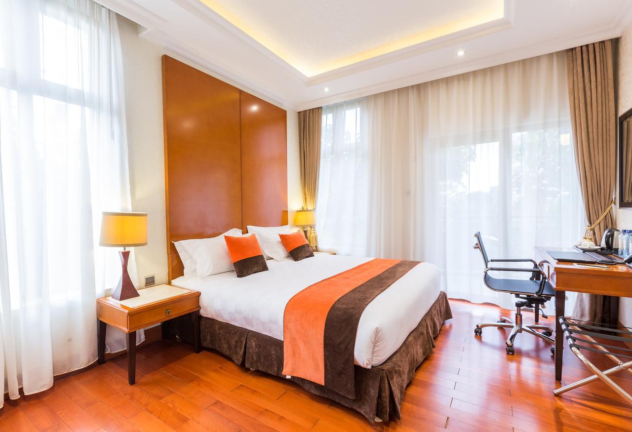 Alba Hotel Meru Exterior photo